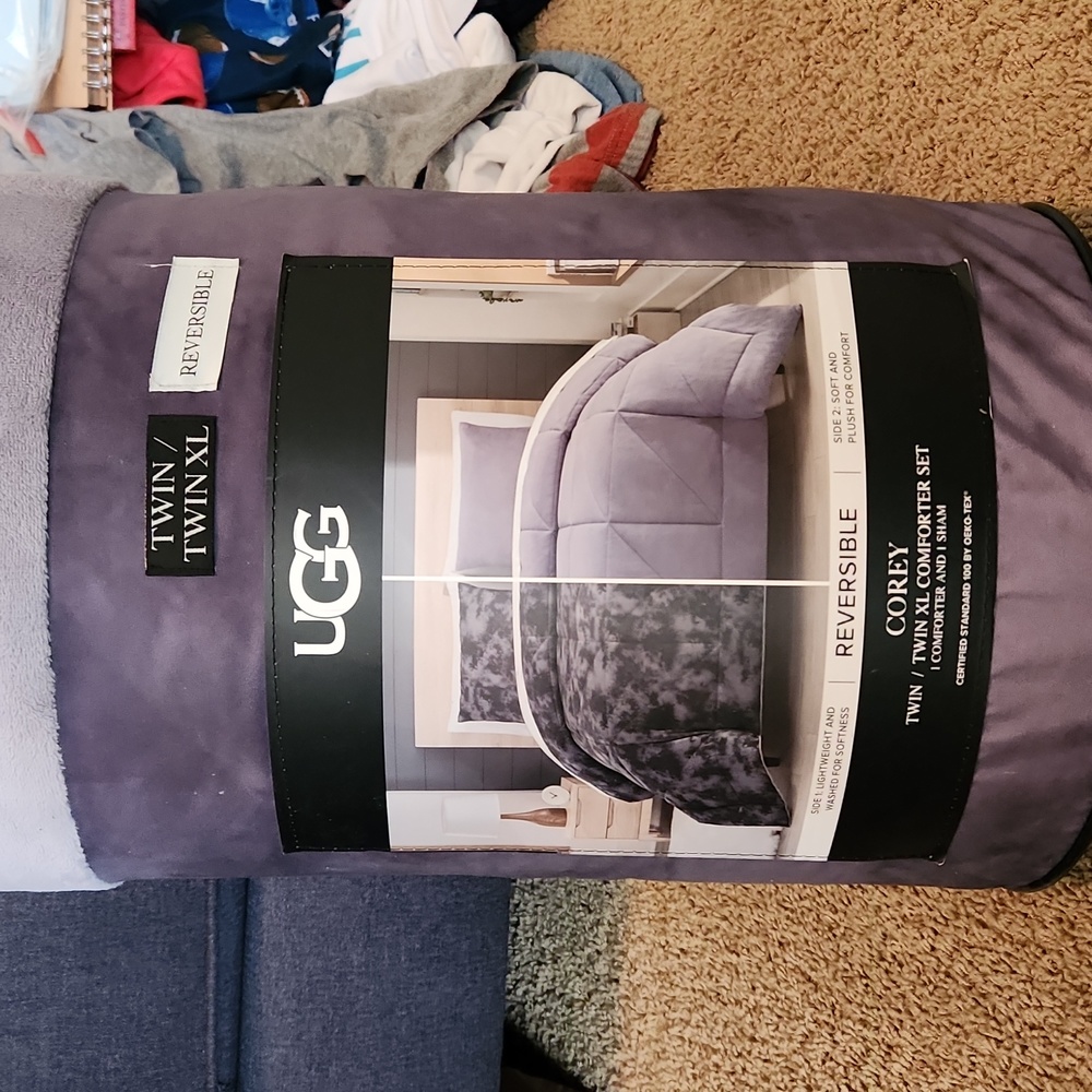 Ugg Twin/Twin XL COREY Comforter Set. 1 Comforter & 1 sham. NWT.